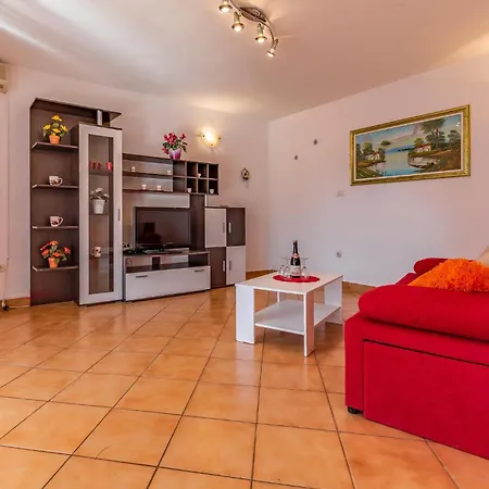 Lovely In With Kitchen Holiday home