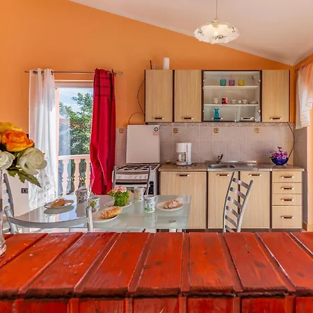 Lovely In With Kitchen Holiday home *