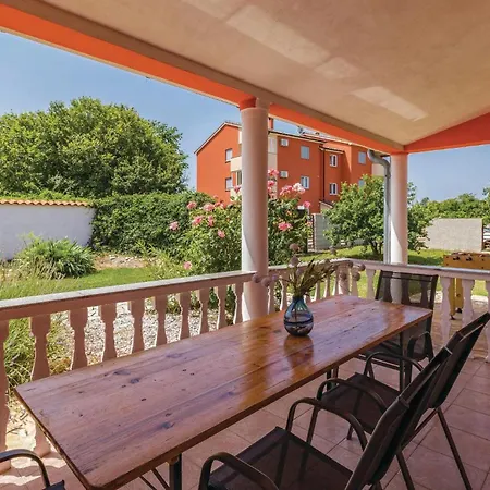 Vakantiehuis Lovely In With Kitchen